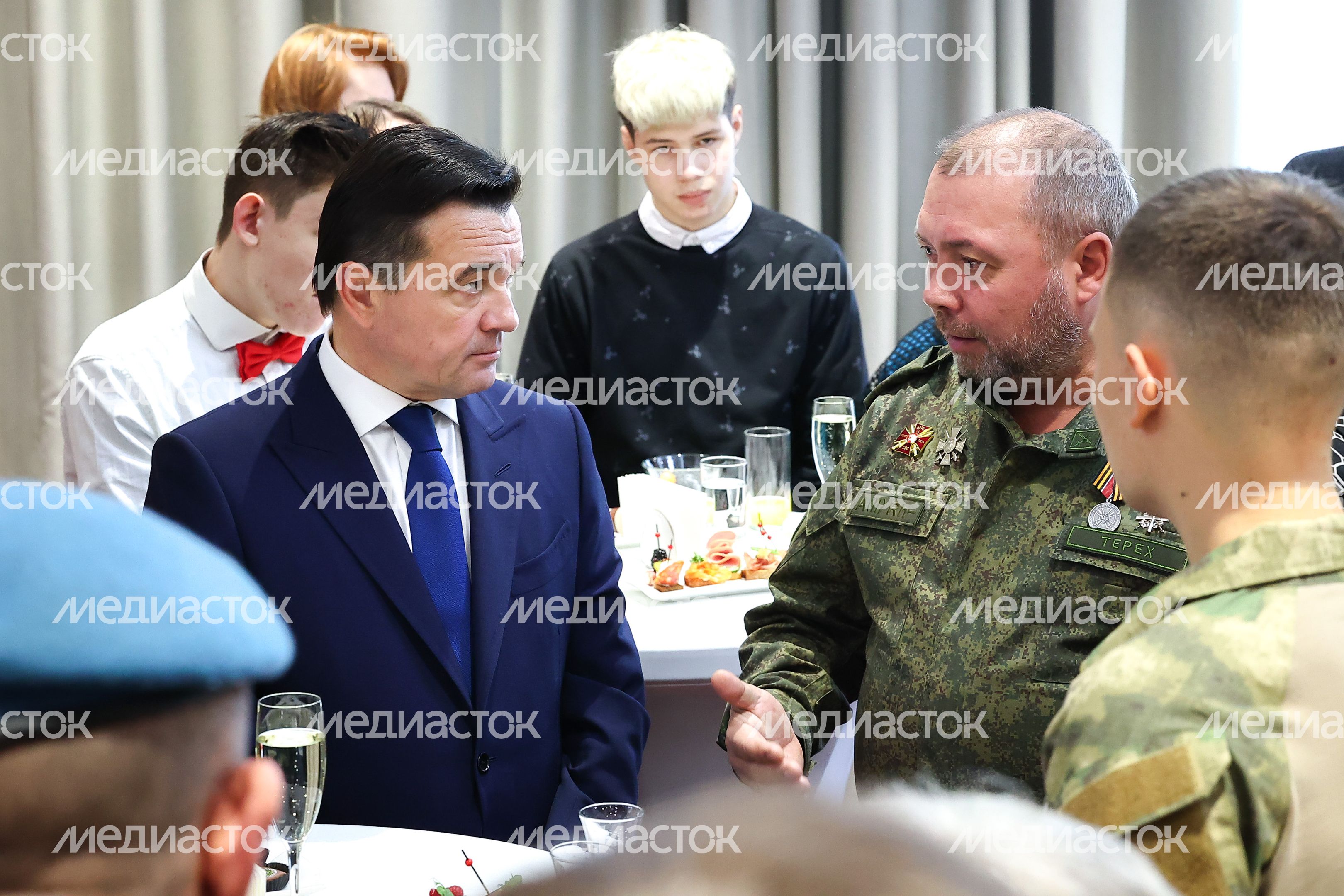 Награждение добровольцев из отряда «БАРС» Губернатором Подмосковья