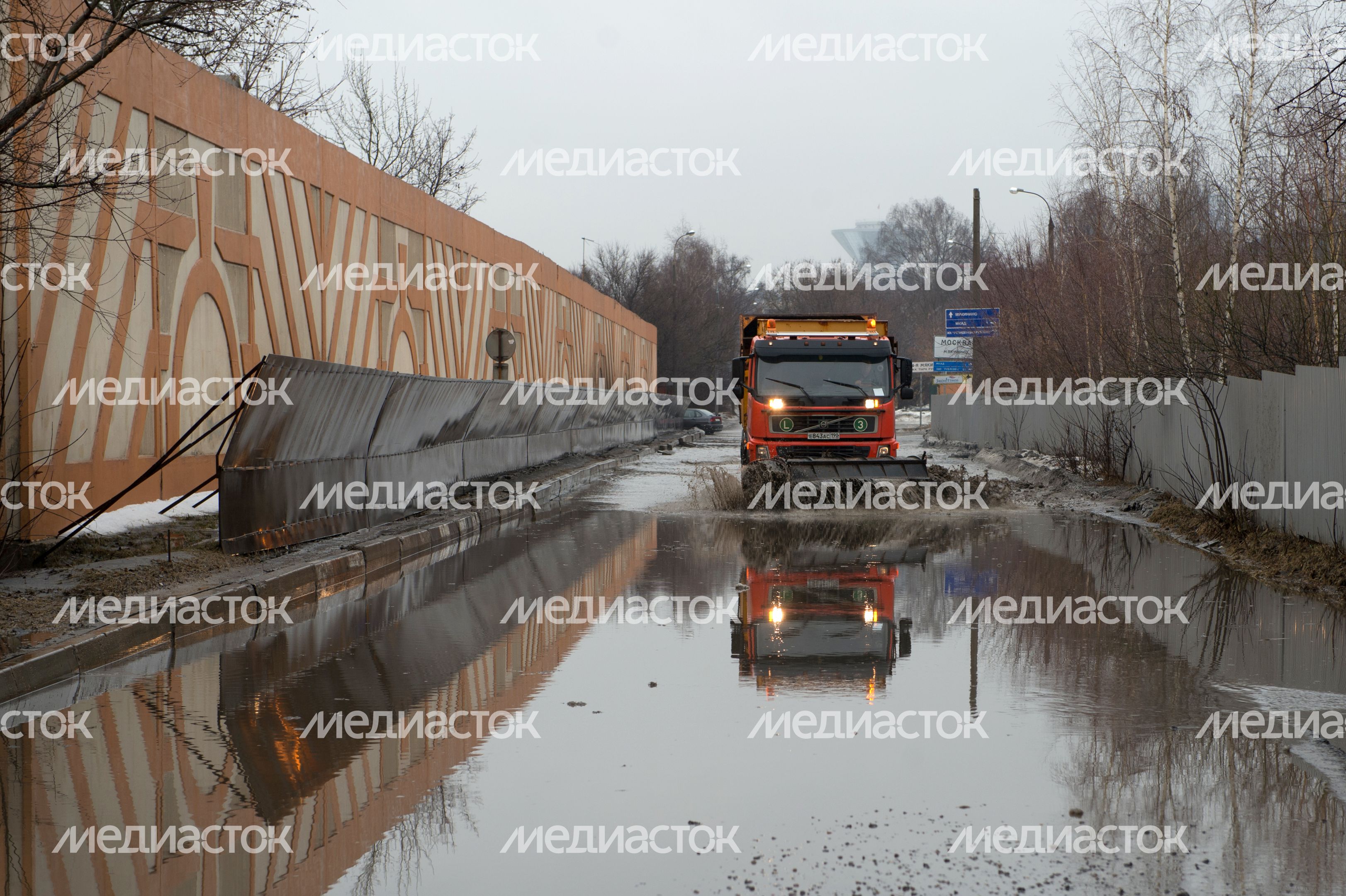 Подтопления на Мякининском шоссе в Красногорске