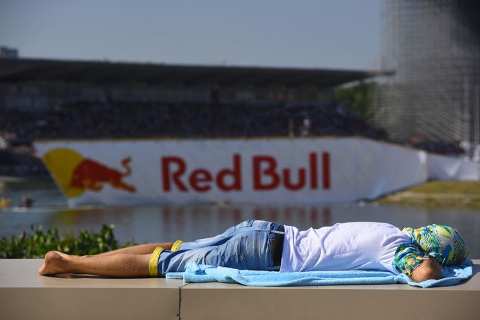 Фестиваль самодельных летательных аппаратов Red Bull Flugtag 2015