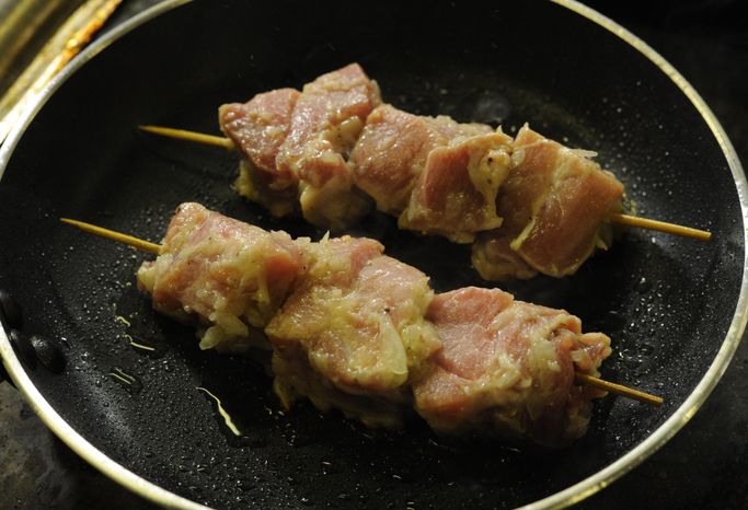 Приготовление шашлыка с овощами