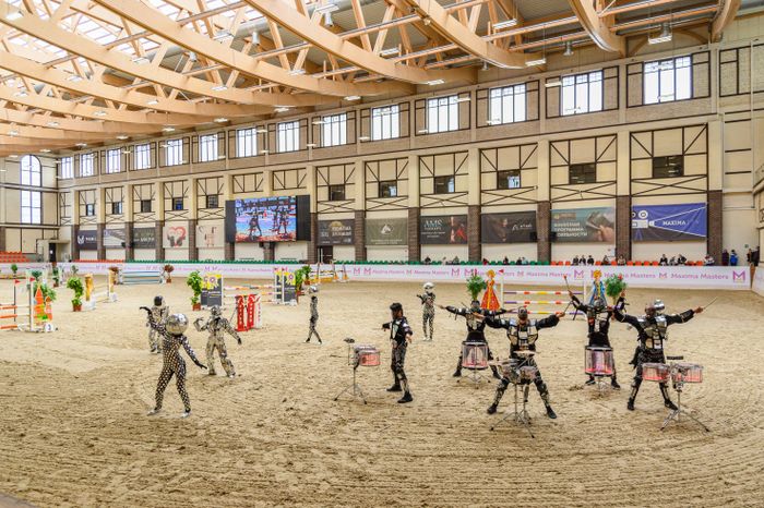 Конноспортивное шоу в Maxima Park в Дмитровском округе