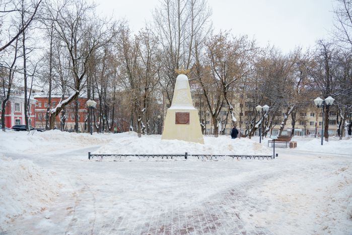 Подольск. Памятник-обелиск гренадерам генерала Милорадовича на Соборной площади