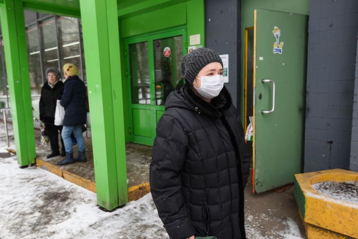 Люди в масках в период эпидемии коронавируса