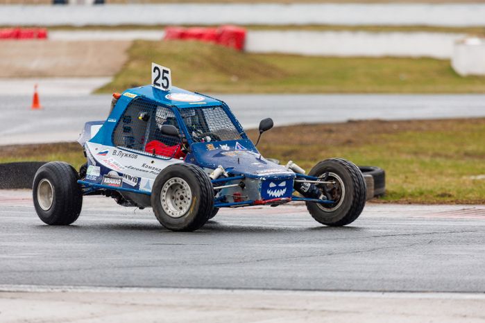 Детский заезд на мини-багги на гоночной трассе ADM Raceway в Мячково