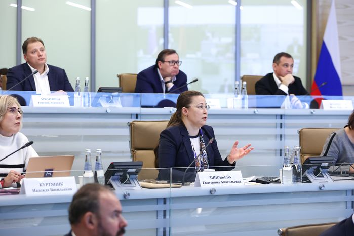 Совещание губернатора с руководящим составом правительства региона и главами округов