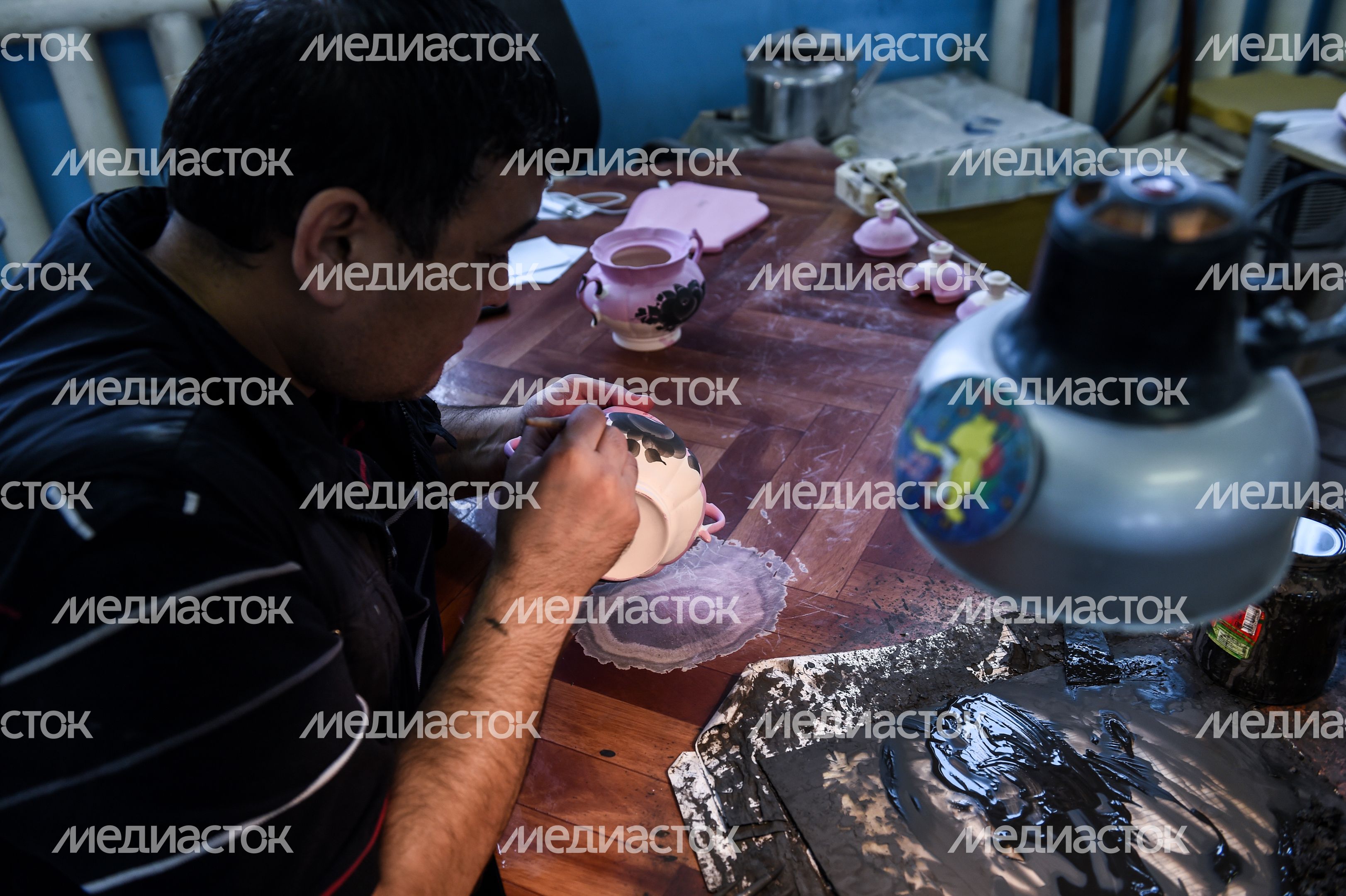 Производство знаменитого Гжельского фарфора