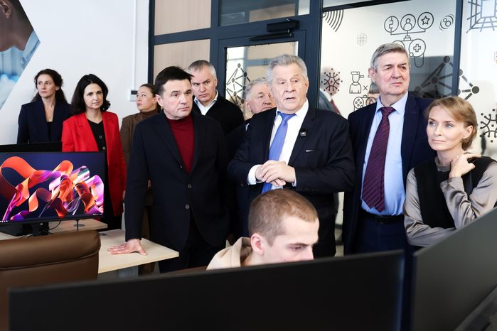 Ребята из технопарка "Исток – РТУ МИРЭА" во Фрязино показали Андрею Воробьеву свои разработки