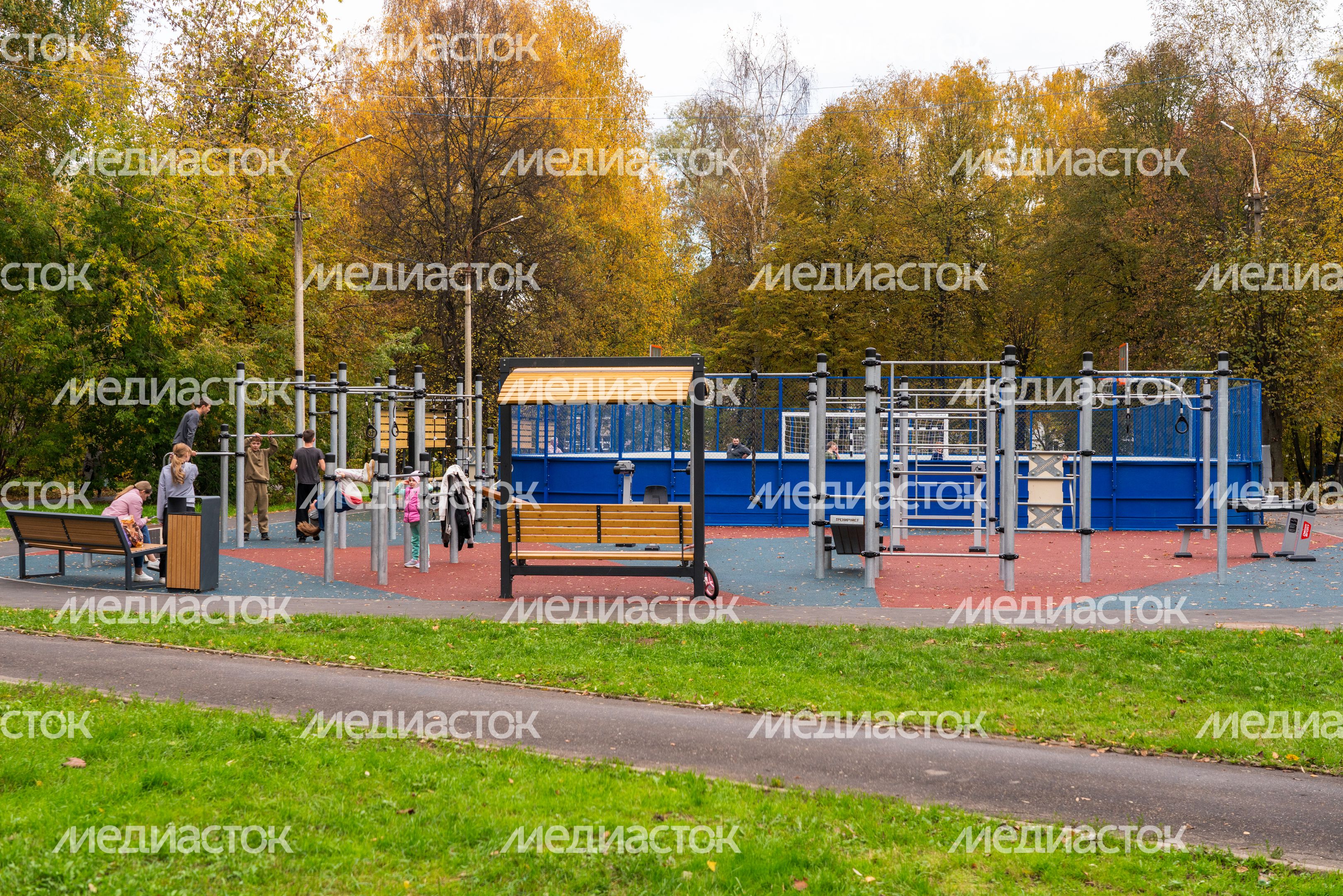 Новая спортивная площадка у дома №4 на улице Ленина в Истре Новая спортивная площадка у дома №4 на улице Ленина в Истре