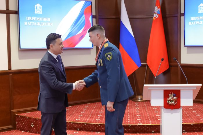 Андрей Воробьев наградил участников СВО, спасателей, врачей и росгвардейцев