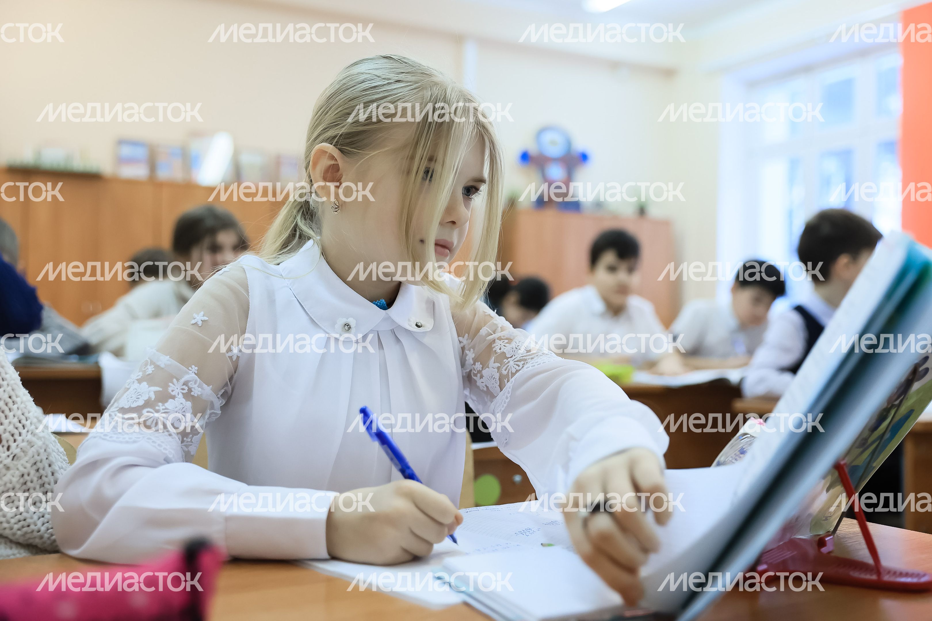 Встреча Губернатора Подмосковья со школьниками из Балашихи, чьи близкие находятся в зоне СВО