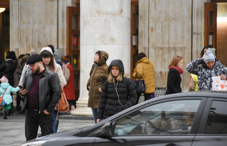 Повседневная жизнь города в Москве осенью
