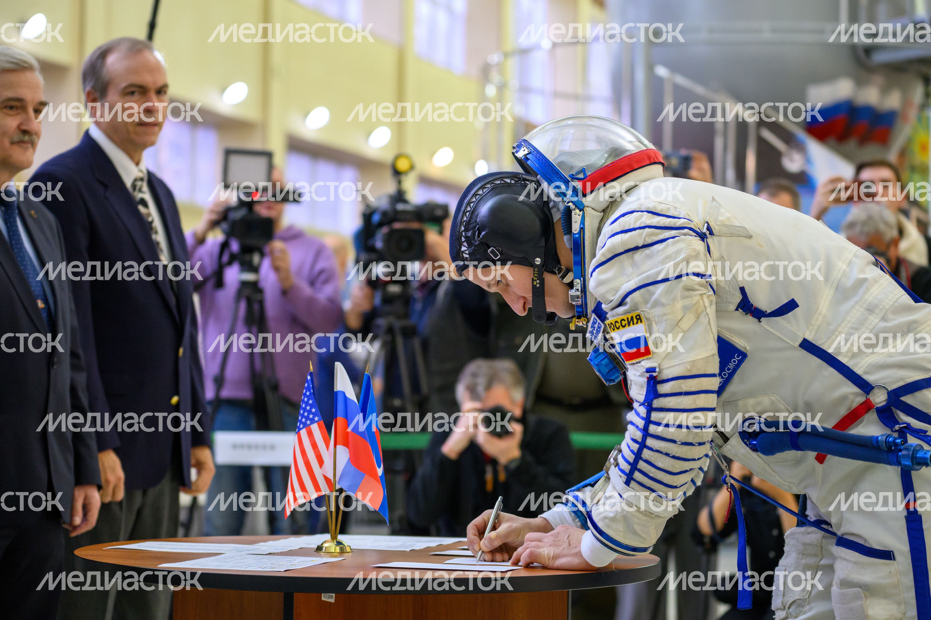 Космонавт основного экипажа МКС-74 Сергей Кудь-Сверчков в Звездном городке