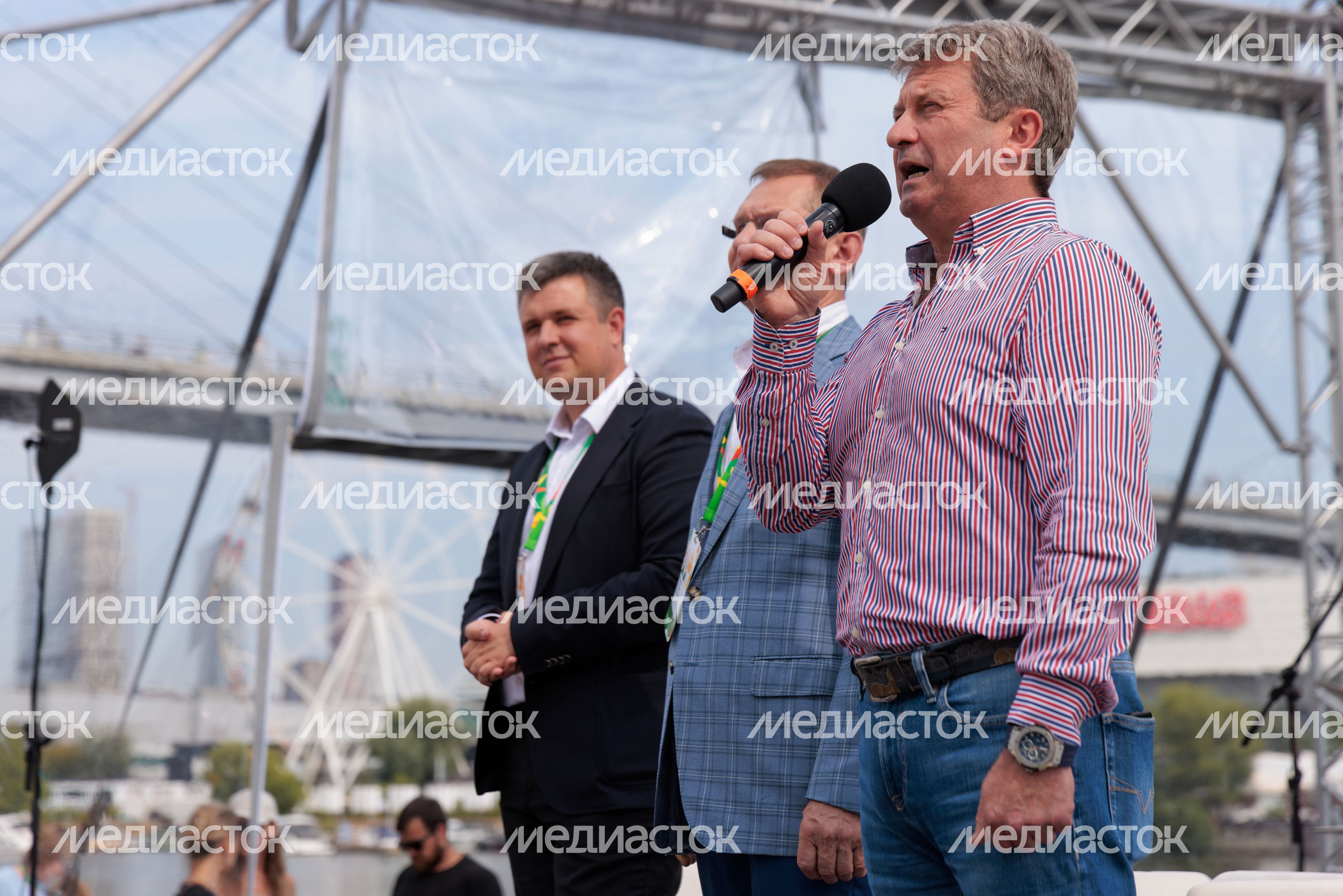 Депутат Мособлдумы Олег Рожнов на открытии Московского областного форума «100% креатив» Депутат Мособлдумы Олег Рожнов на открытии Московского областного форума «100% креатив»
