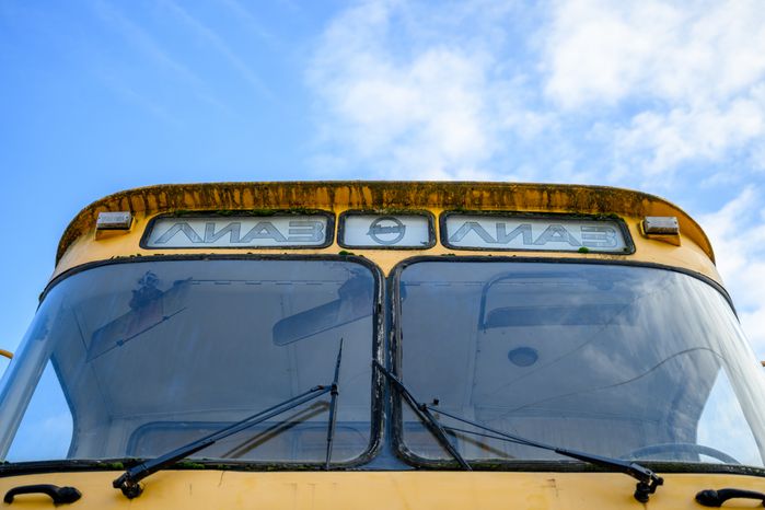 Памятник автобусу ЛиАЗ-677 «Ветеран дорог» в Ликино-Дулево