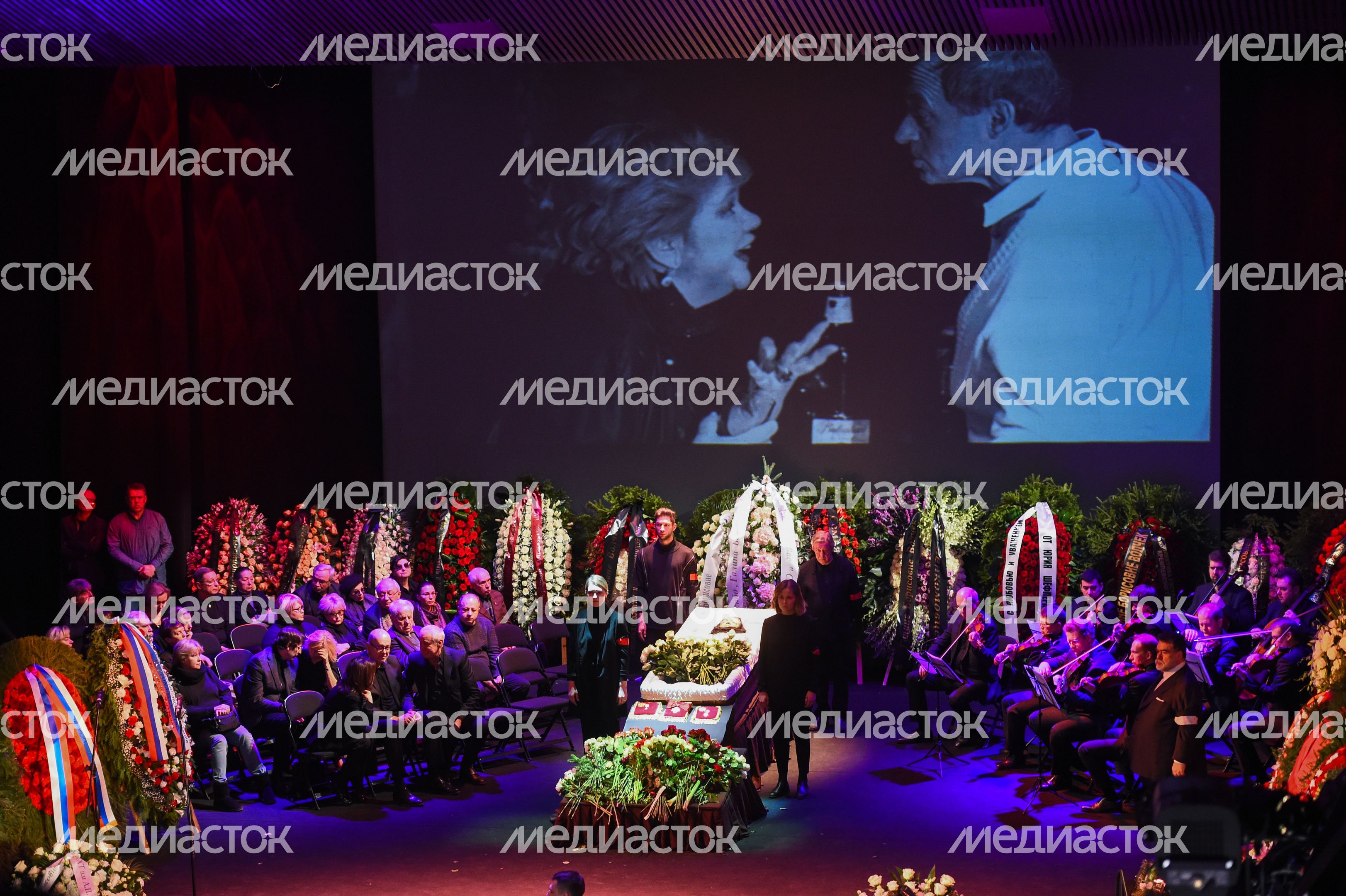 Церемония прощания с Галиной Волчек