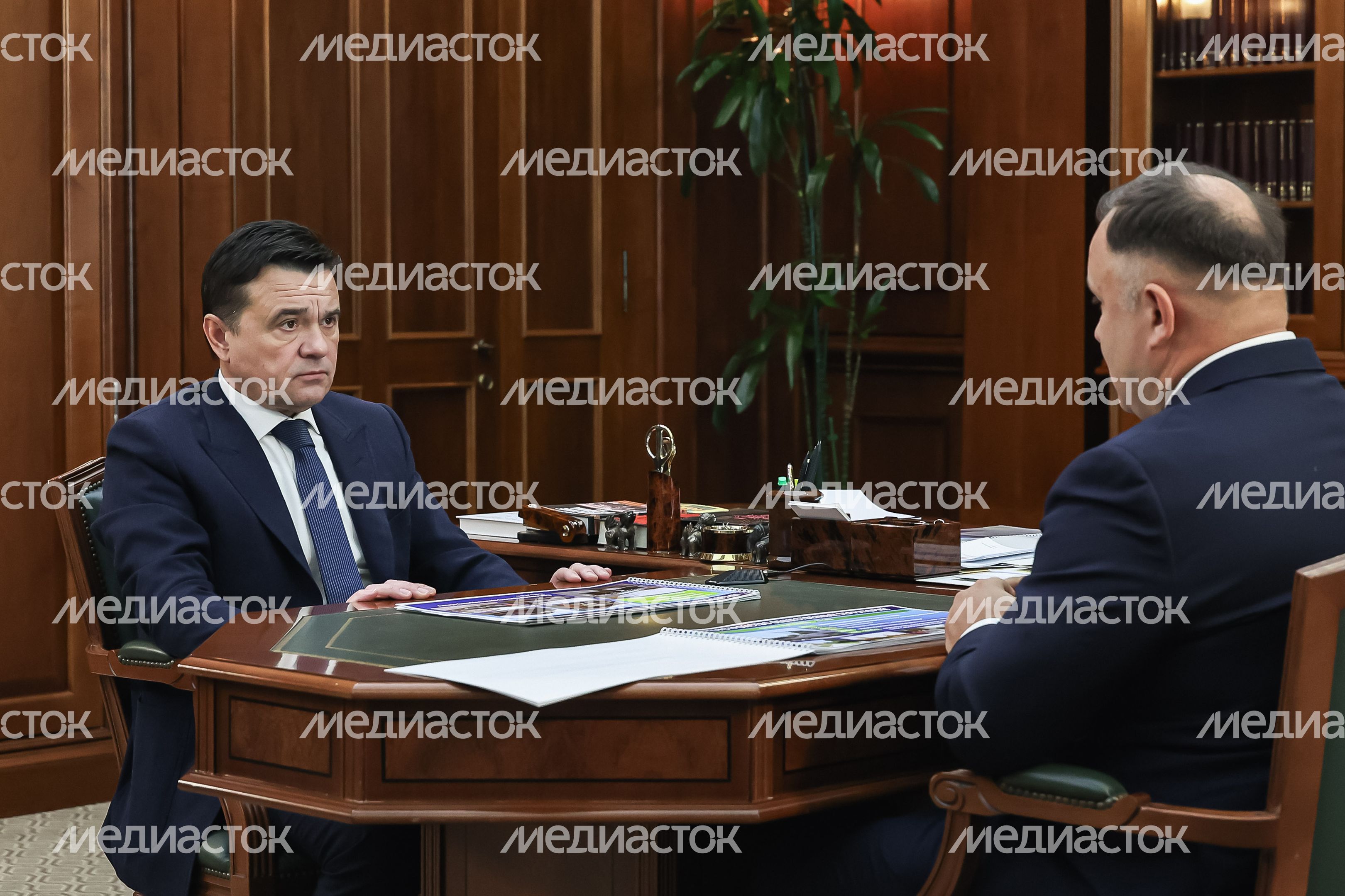 Рабочая встреча Андрея Воробьева с главой г.о. Власиха Германом Потапчуком Рабочая встреча Андрея Воробьева с главой г.о. Власиха Германом Потапчуком