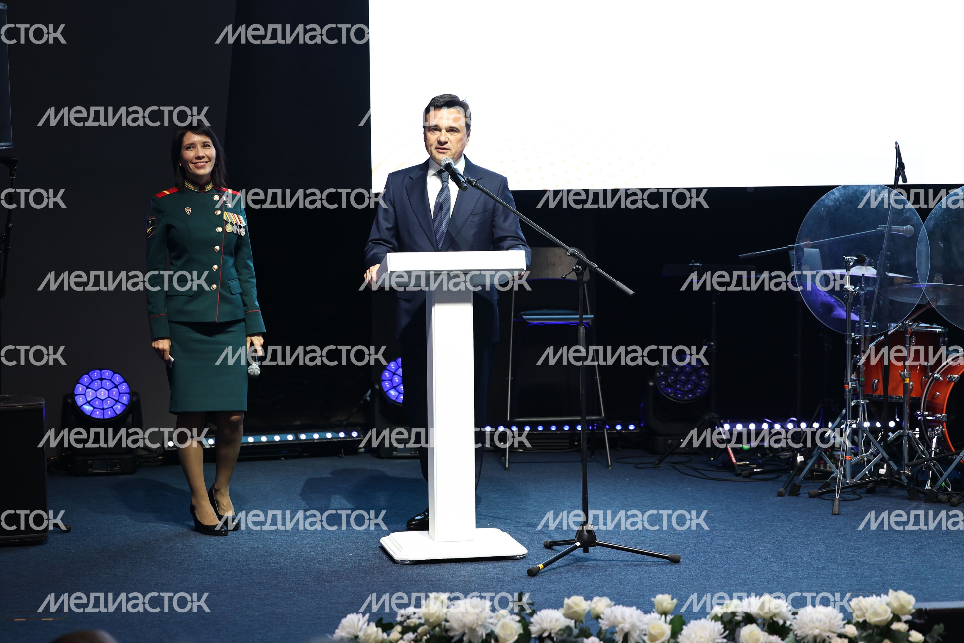 Андрей Воробьев поздравил коллектив МОНИКИ с юбилеем Андрей Воробьев поздравил коллектив МОНИКИ с юбилеем