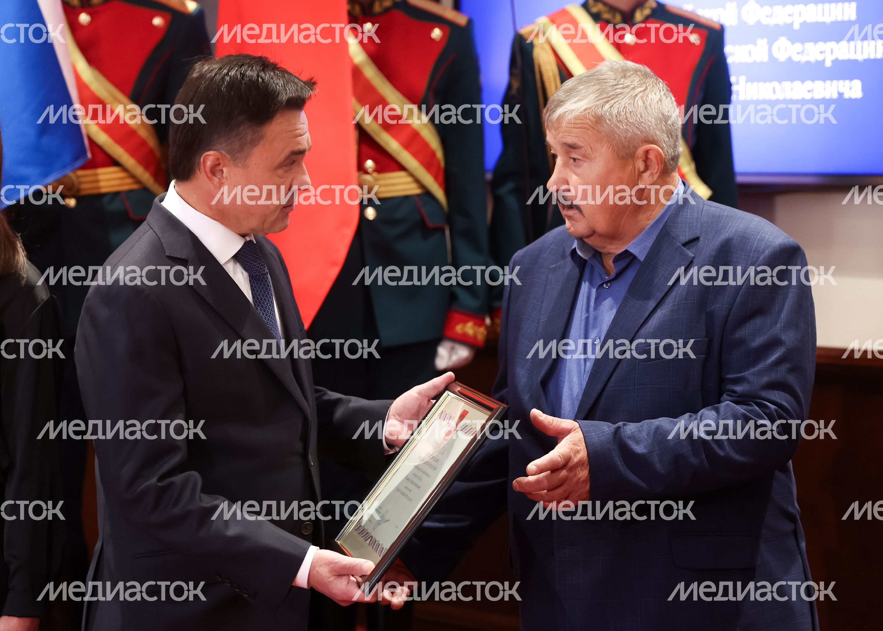 Андрей Воробьев передал Золотую Звезду Героя России семье подполковника Андрея Кулакова Андрей Воробьев передал Золотую Звезду Героя России семье подполковника Андрея Кулакова