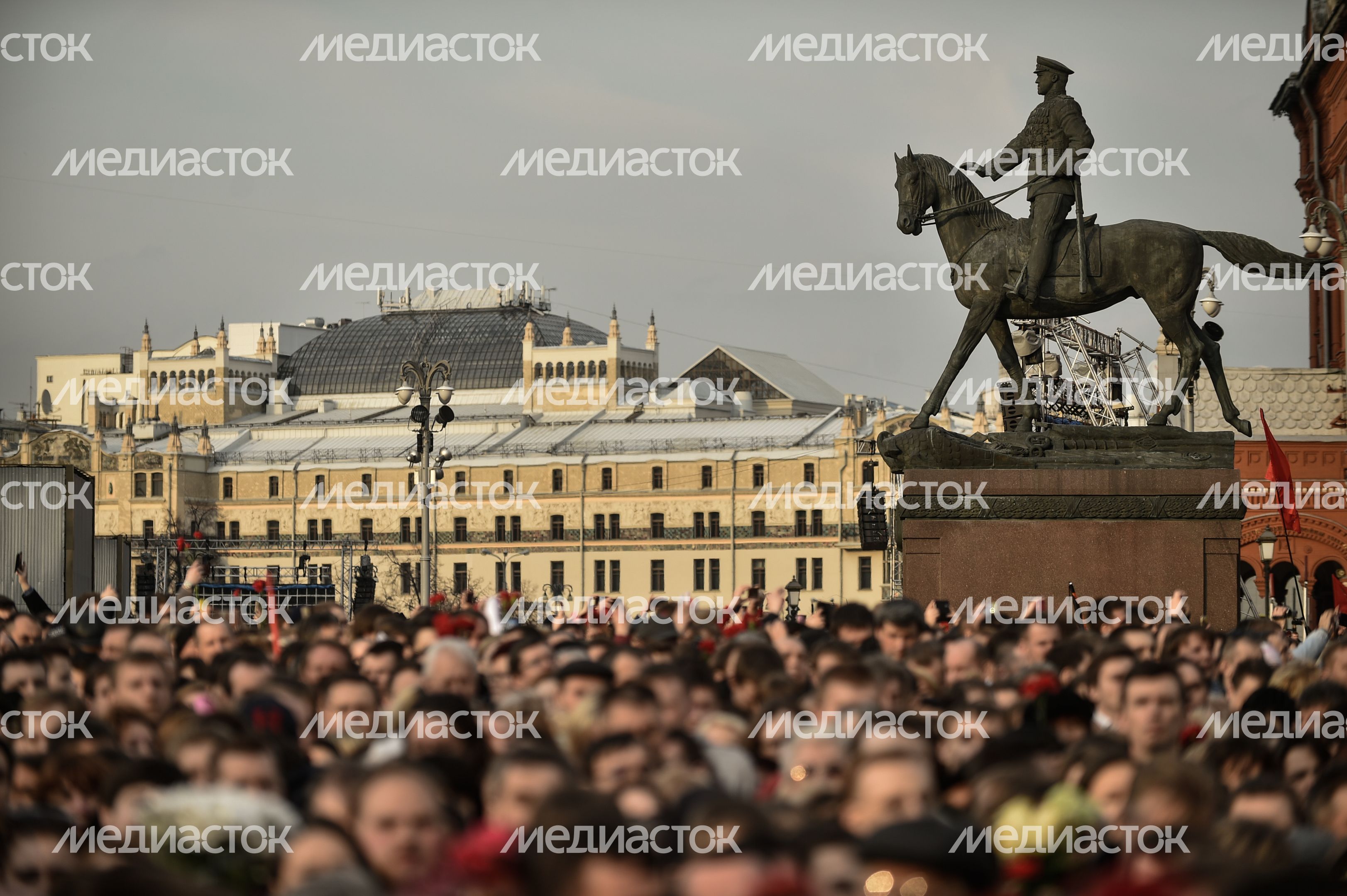 Траурный митинг памяти 11 жертв теракта в Санкт-Петербурге