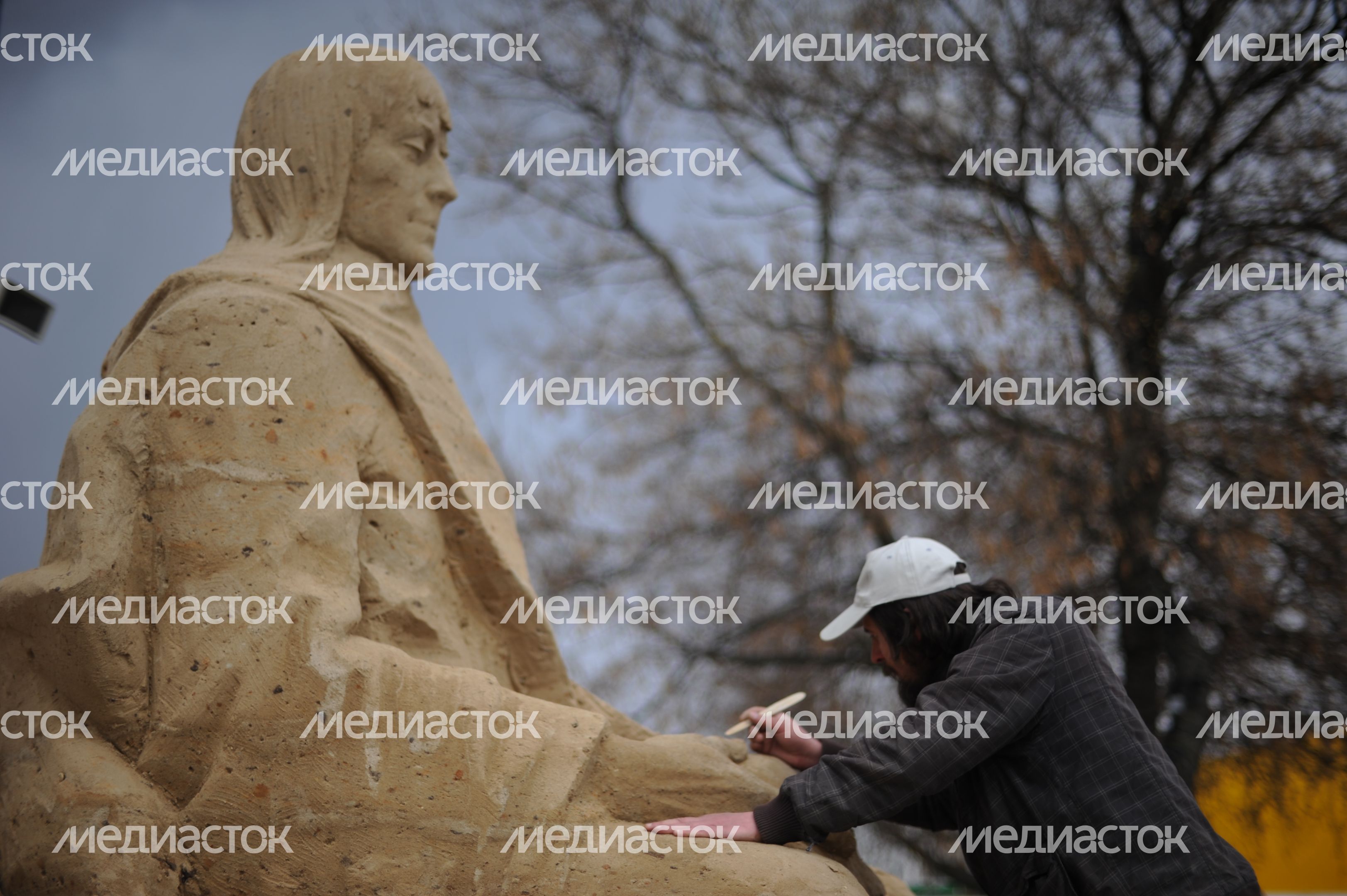 Выставка скульптур из песка в «Коломенском» Выставка скульптур из песка в «Коломенском»