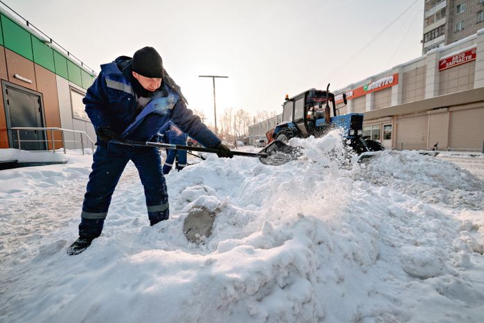 Уборка снега в поселке Большие Вяземы Одинцовского округа