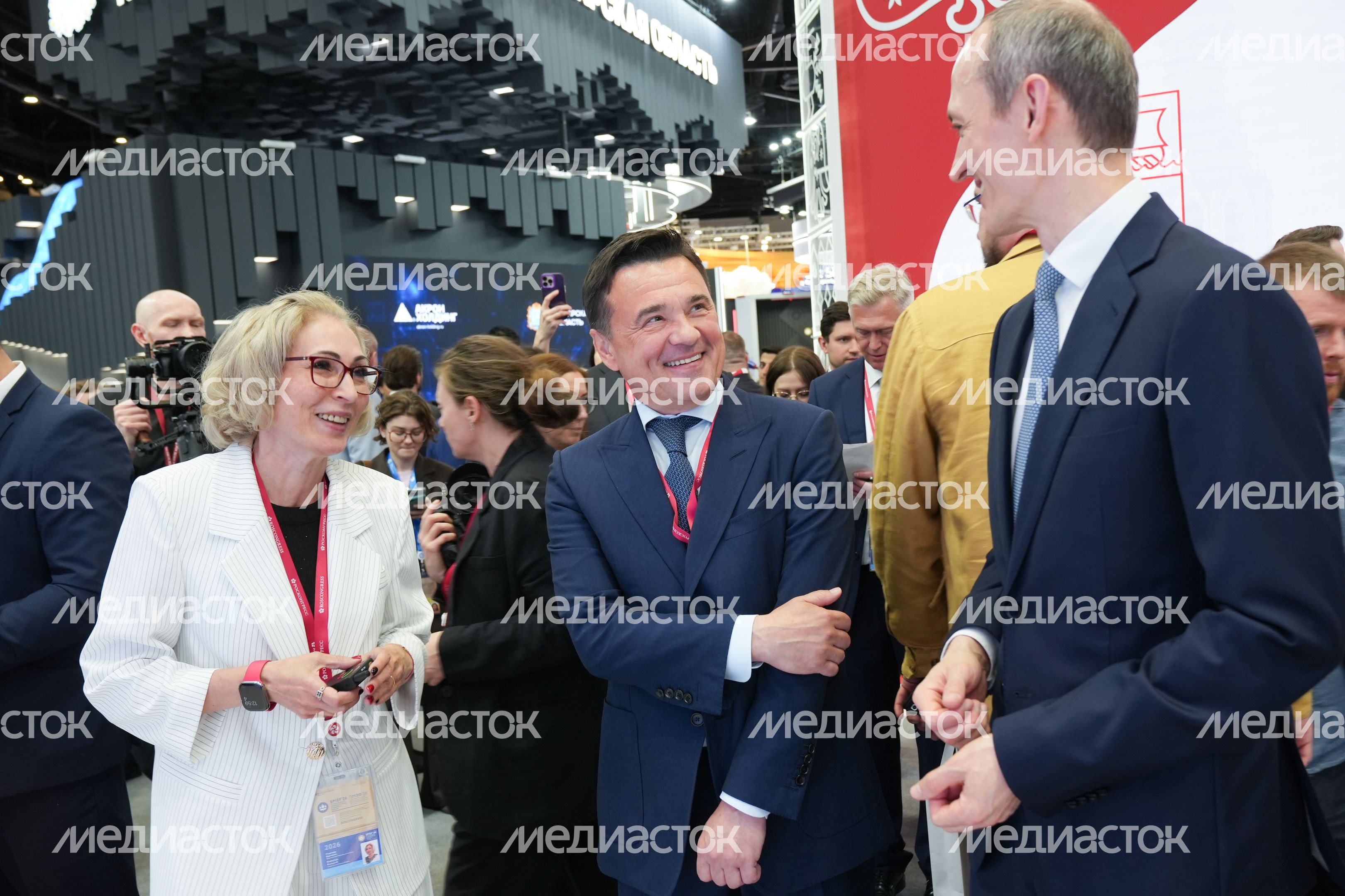Дмитрий Григоренко посетил подмосковный стенд на ПМЭФ-2026 Дмитрий Григоренко посетил подмосковный стенд на ПМЭФ-2026