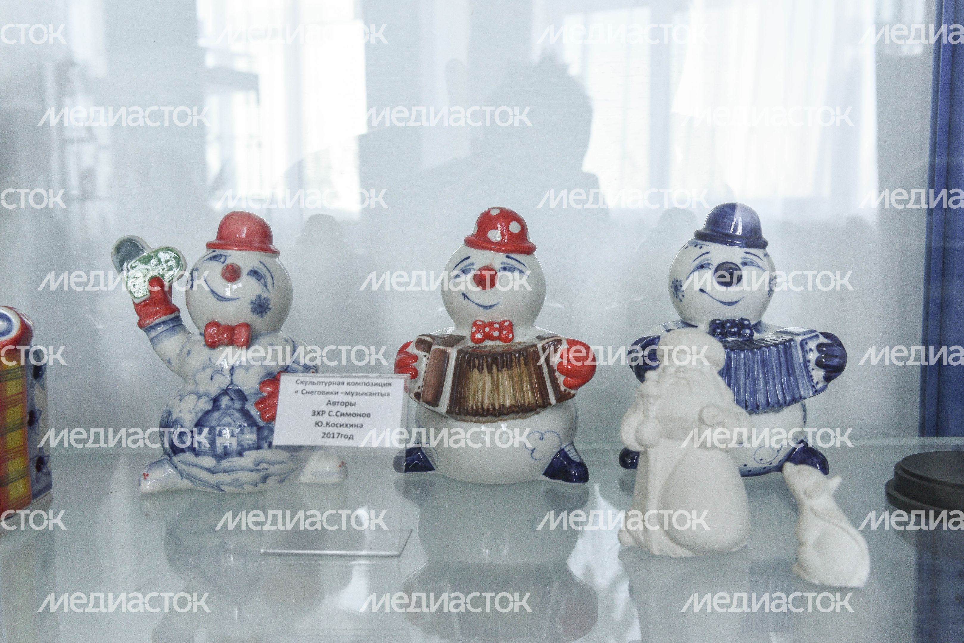 Главный художник Гжельского фарфорового завода: «Мы возродили цветную гжель»