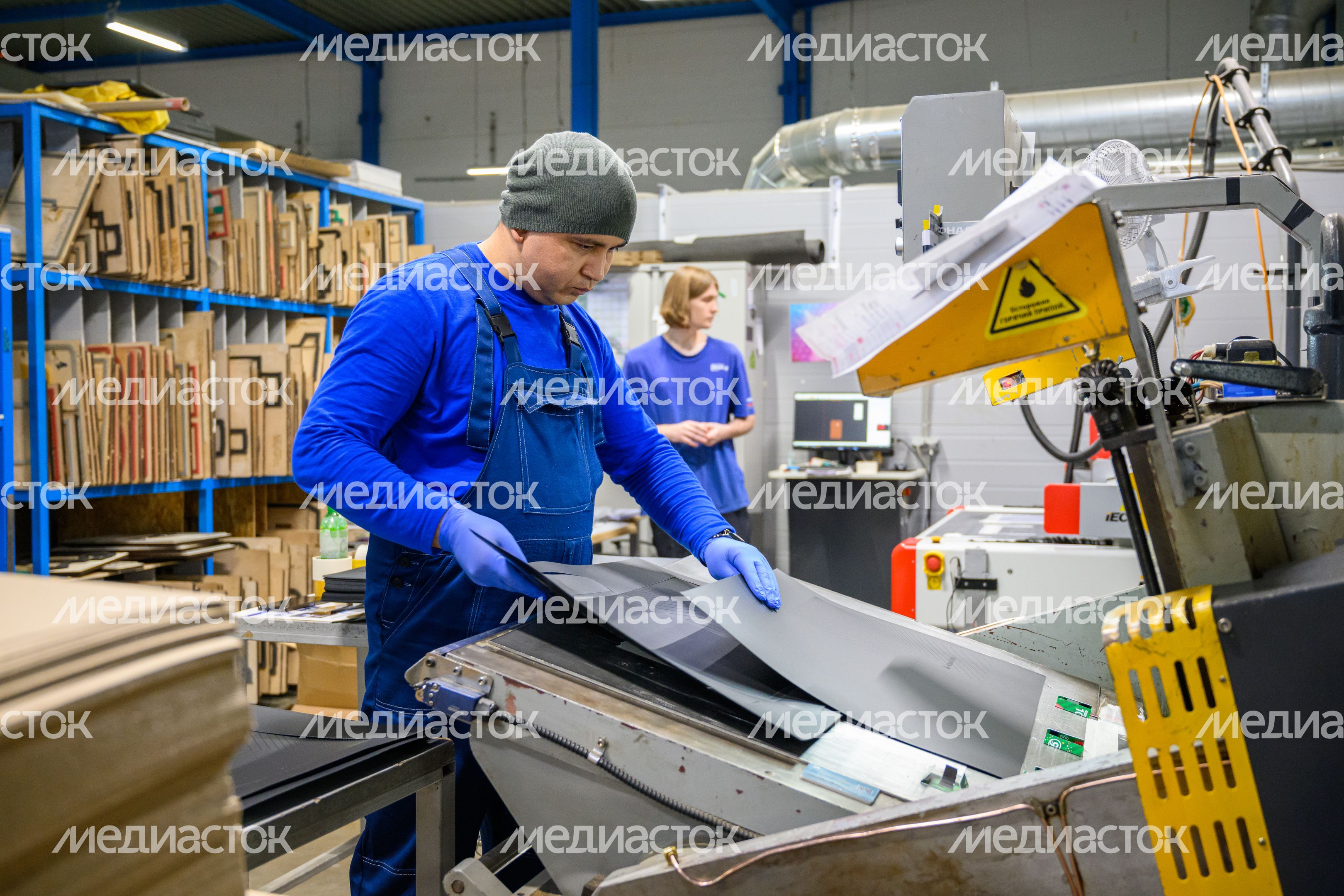 Производство продукции из экокожи на заводе ГК «ПЛАСТИК ОН ЛАЙН» в Красноармейске Производство продукции из экокожи на заводе ГК «ПЛАСТИК ОН ЛАЙН» в Красноармейске