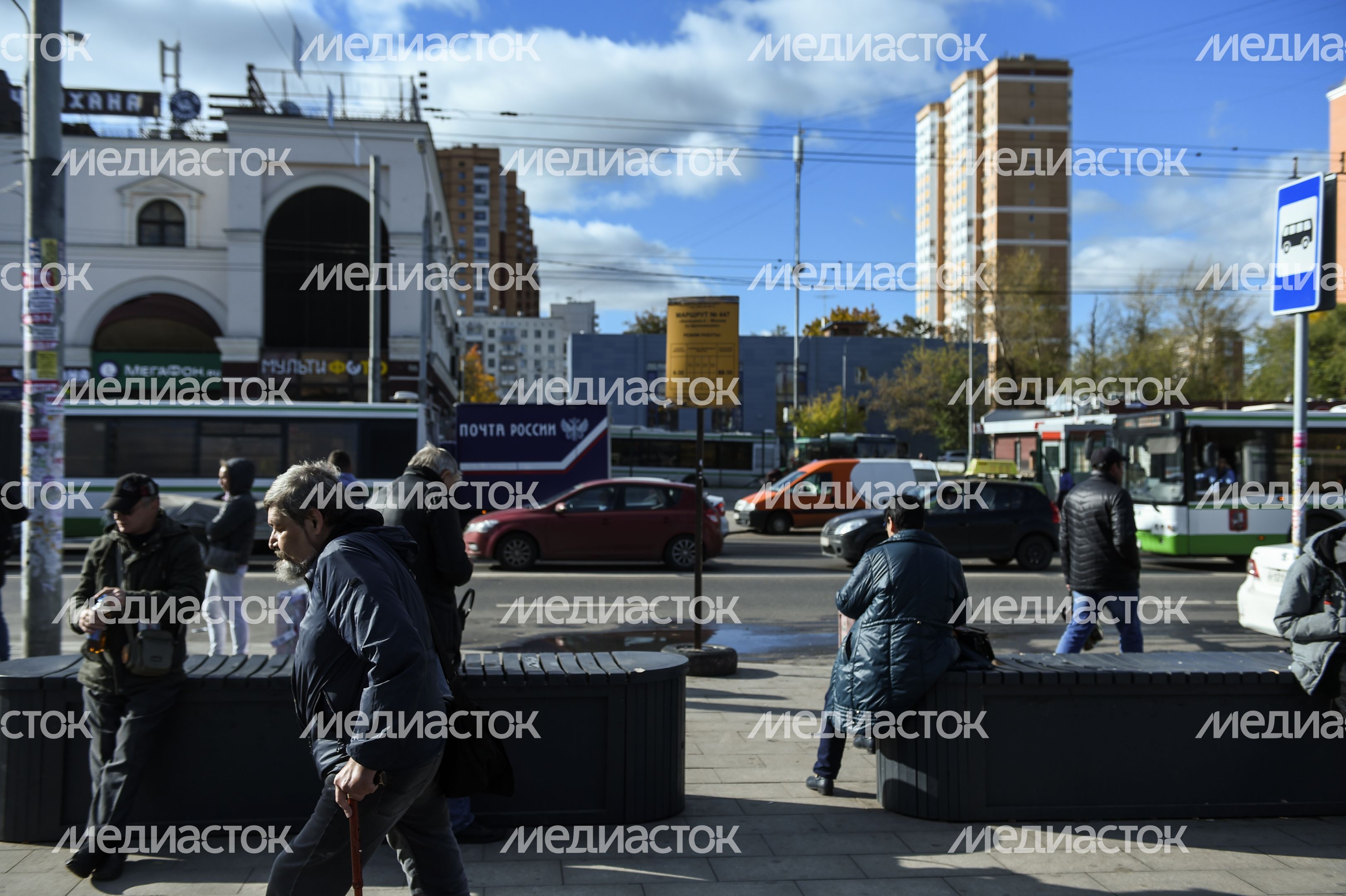 Пенсионеры на улицах Москвы