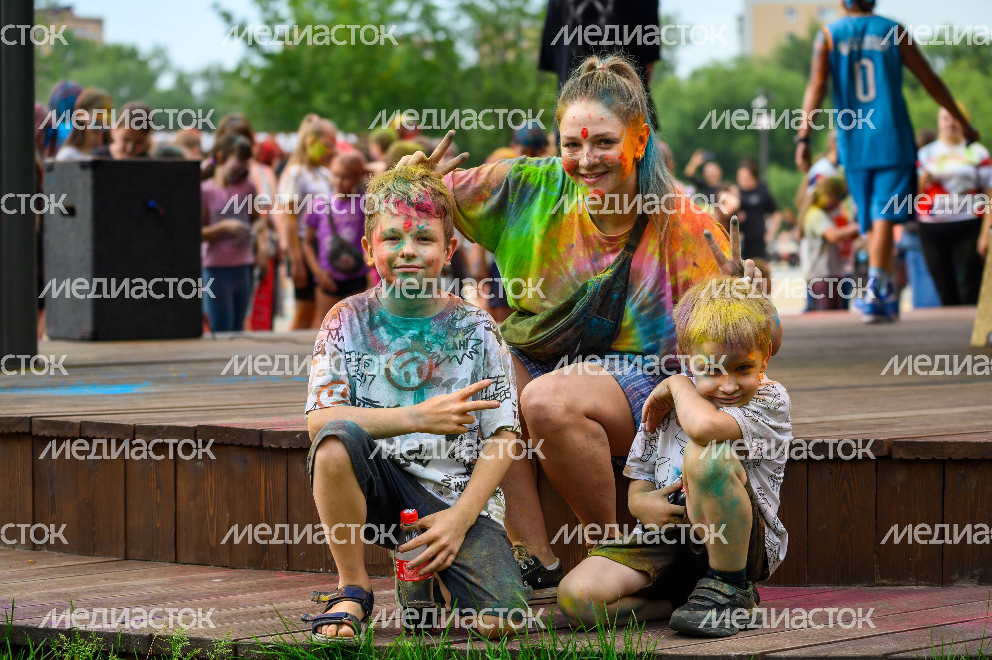 Фестиваль красок Holi Dance в Наташинском парке в Люберцах Фестиваль красок Holi Dance в Наташинском парке в Люберцах