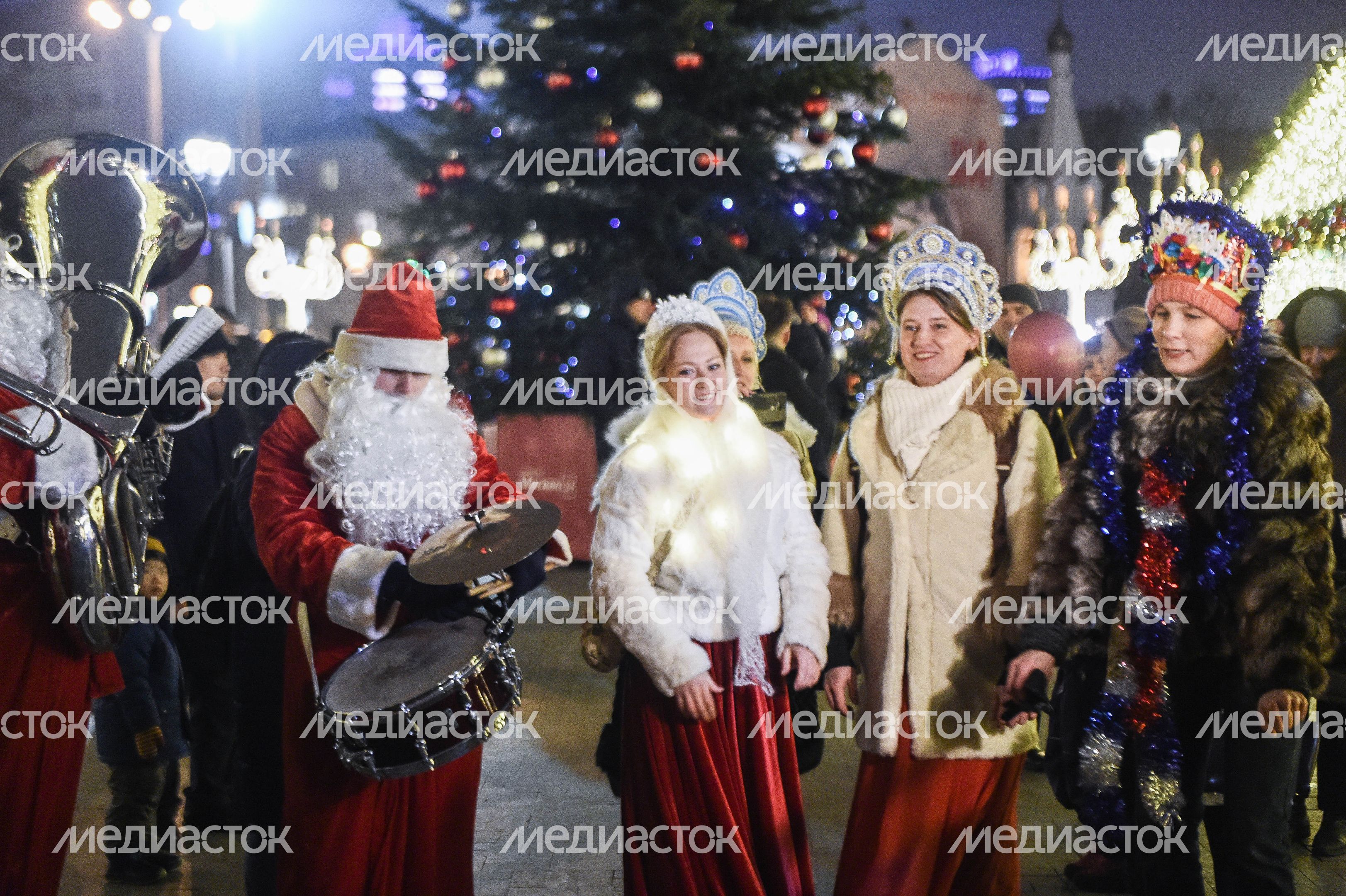 Парад Снегурочек в Москве