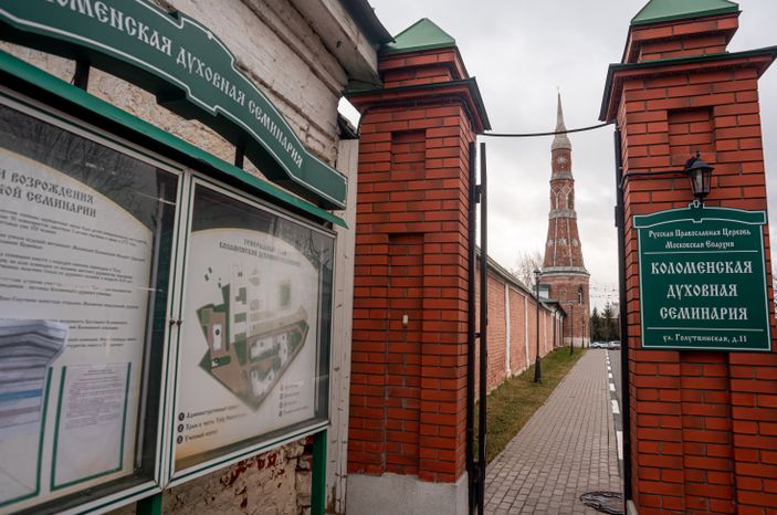 Осенние виды Богоявленского Старо-Голутвина мужского монастыря