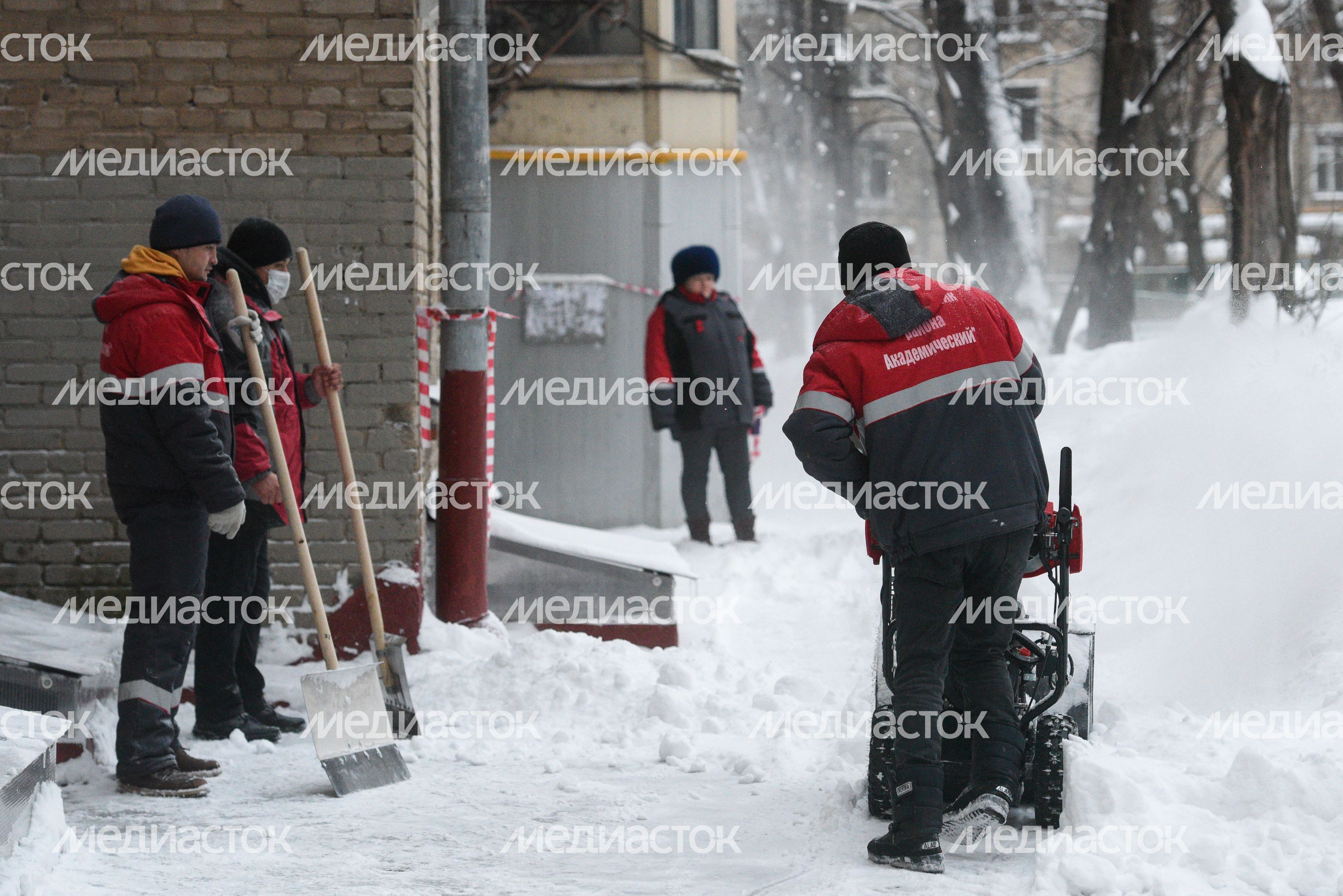 Уборка снега