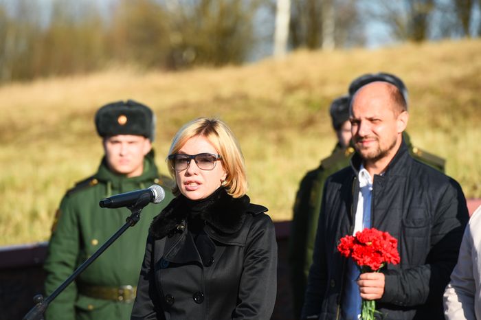 Открытие после реставрации воинского мемориала в деревне Ельня в Подмосковье