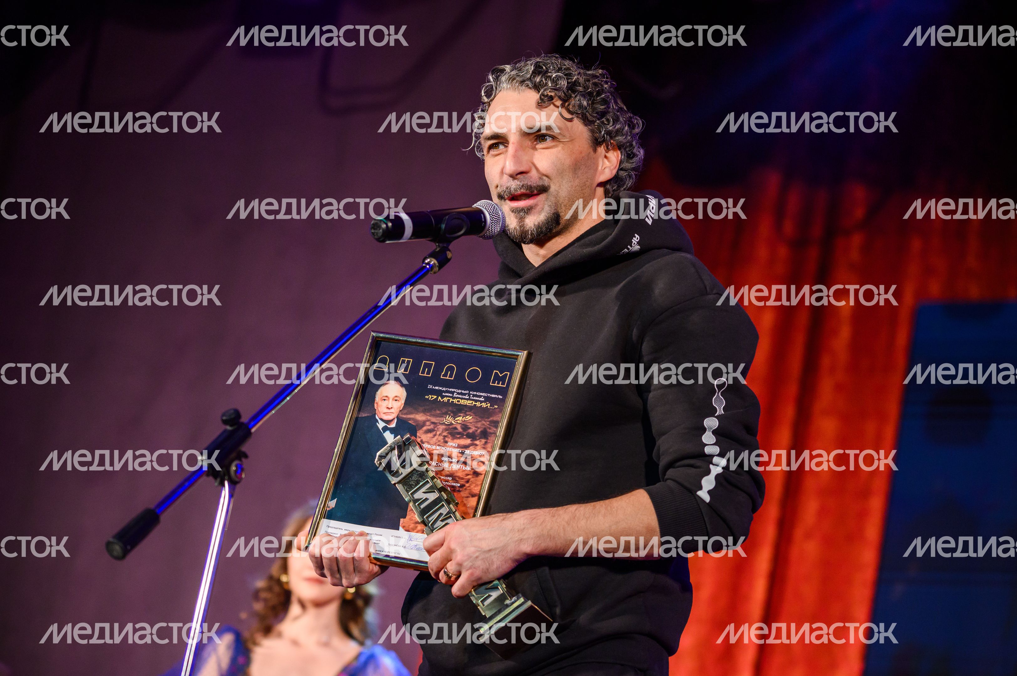 Церемония закрытия кинофестиваля "17 мгновений" в Павловском Посаде Церемония закрытия кинофестиваля "17 мгновений" в Павловском Посаде