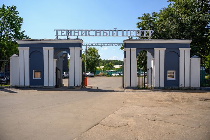 Теннисный центр на территории спорткомплекса «Балашиха» в городе Балашиха