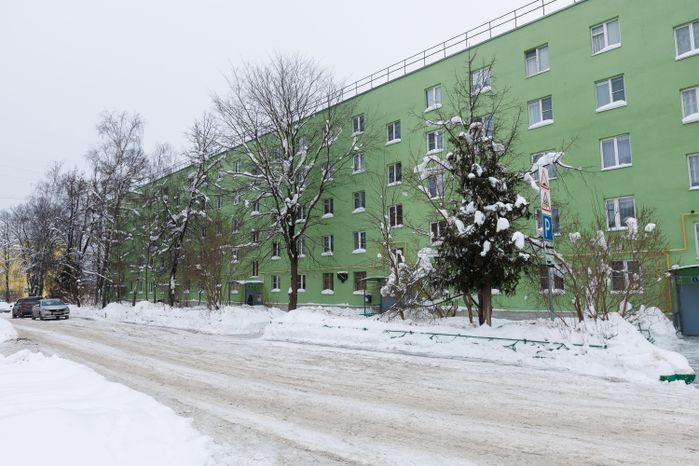 Многоквартирный дом №4 на улице Центральной в деревне Ложки после капремонта в округе Солнечногорск