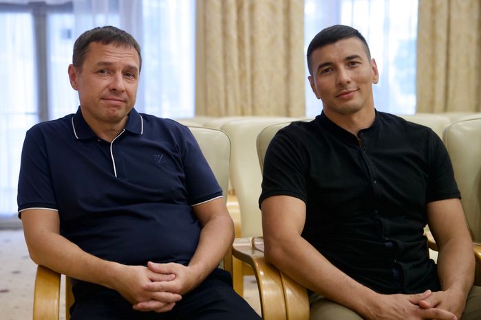 Подмосковным тренерам вручили сертификаты на покупку жилья по соципотеке