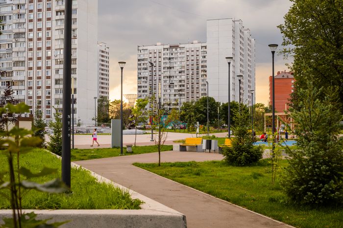 Черноголовка. Сквер имени Исаака Халатникова
