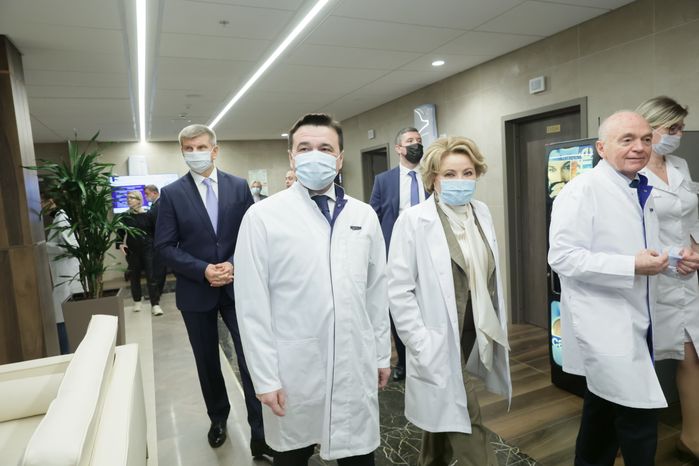 Андрей Воробьев и Валентина Матвиенко посетили Институт ядерной медицины в Химках
