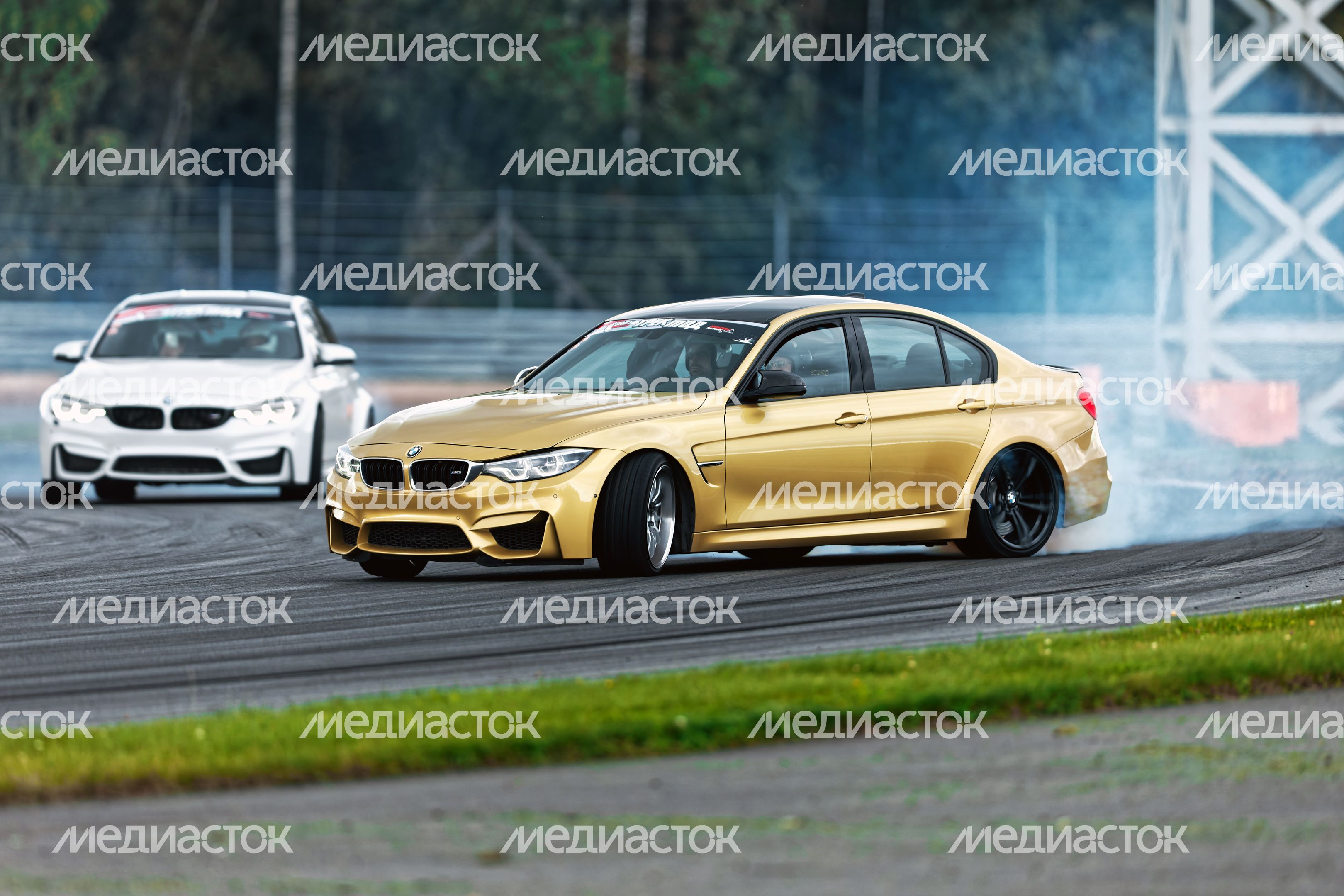 Дрифт-гонка автомобилей по автодрому Moscow Raceway на фестивале «Дрифт Экспо» в Волоколамске Дрифт-гонка автомобилей по автодрому Moscow Raceway на фестивале «Дрифт Экспо» в Волоколамске