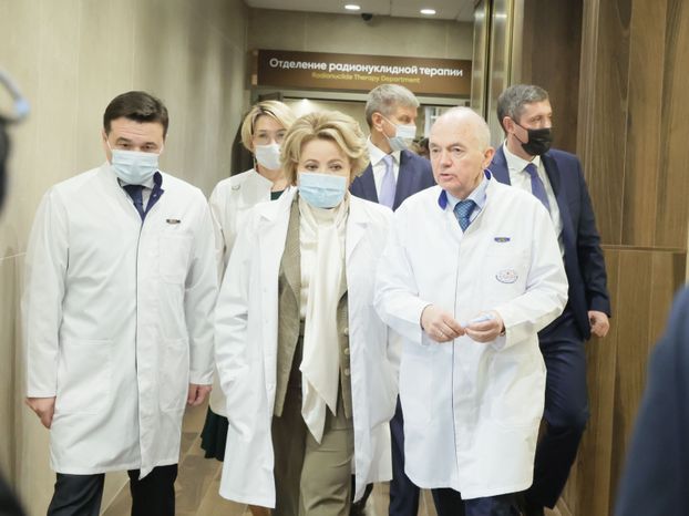 Андрей Воробьев и Валентина Матвиенко посетили Институт ядерной медицины в Химках