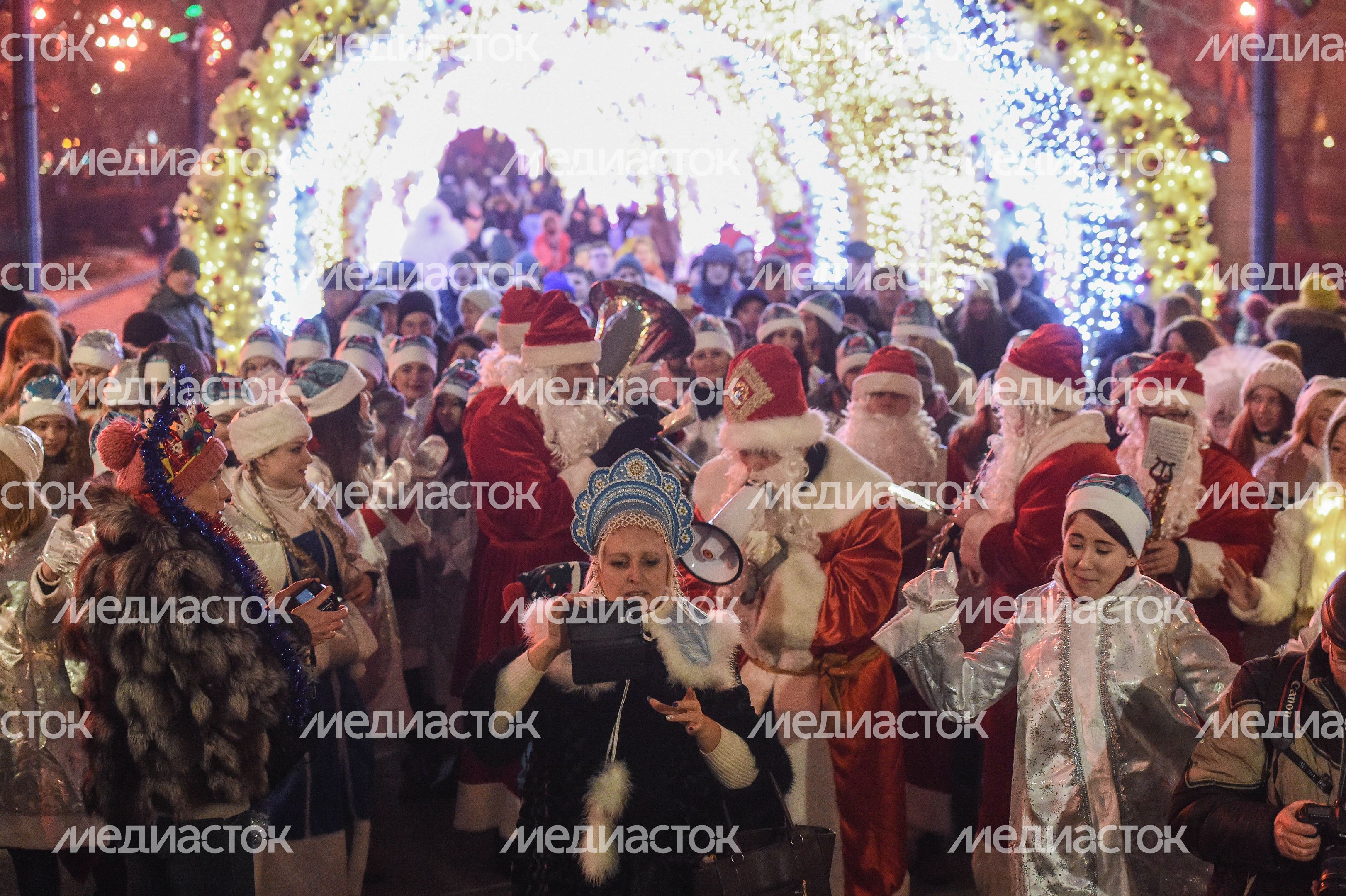 Парад Снегурочек в Москве