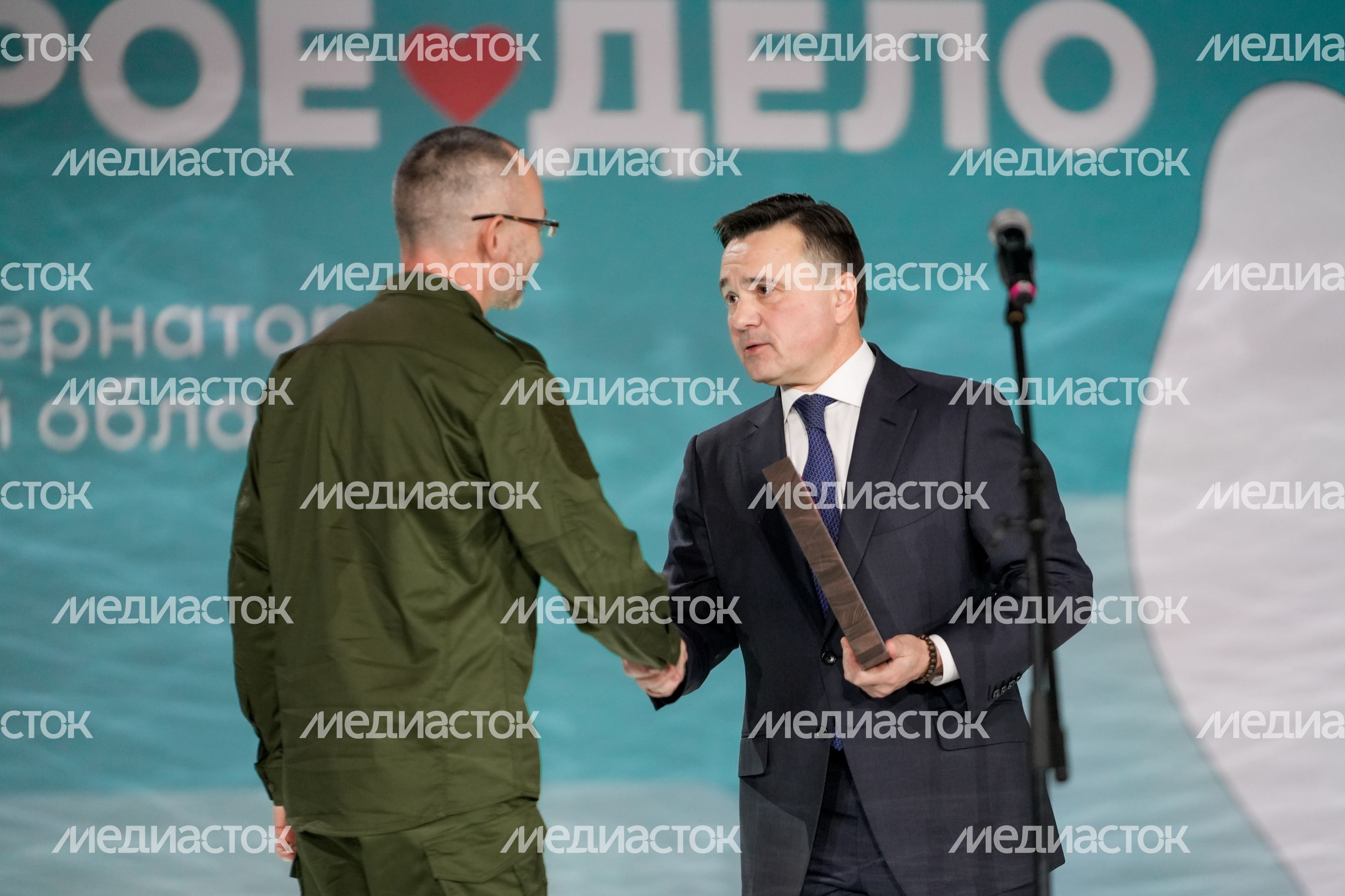 Матери бойцов СВО встретились с сыновьями на церемонии вручения премии "Мы рядом. Доброе дело" Матери бойцов СВО встретились с сыновьями на церемонии вручения премии "Мы рядом. Доброе дело"