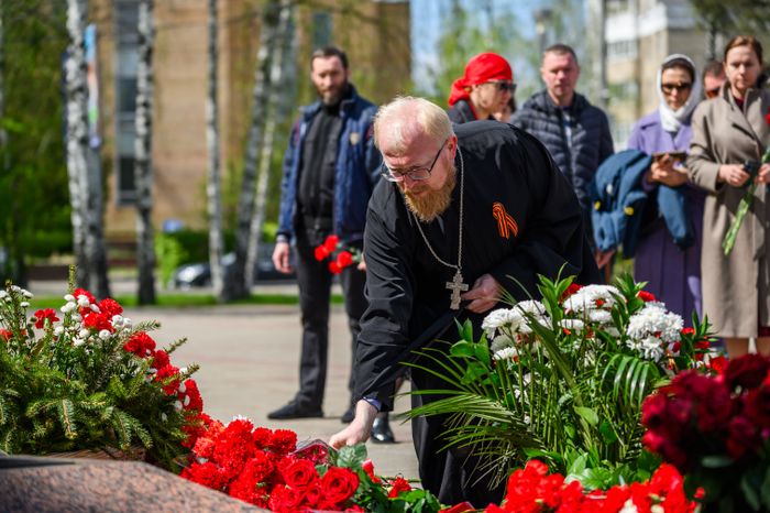 Патриотическая акция "Вахта Памяти" у Мемориала Славы в Королеве