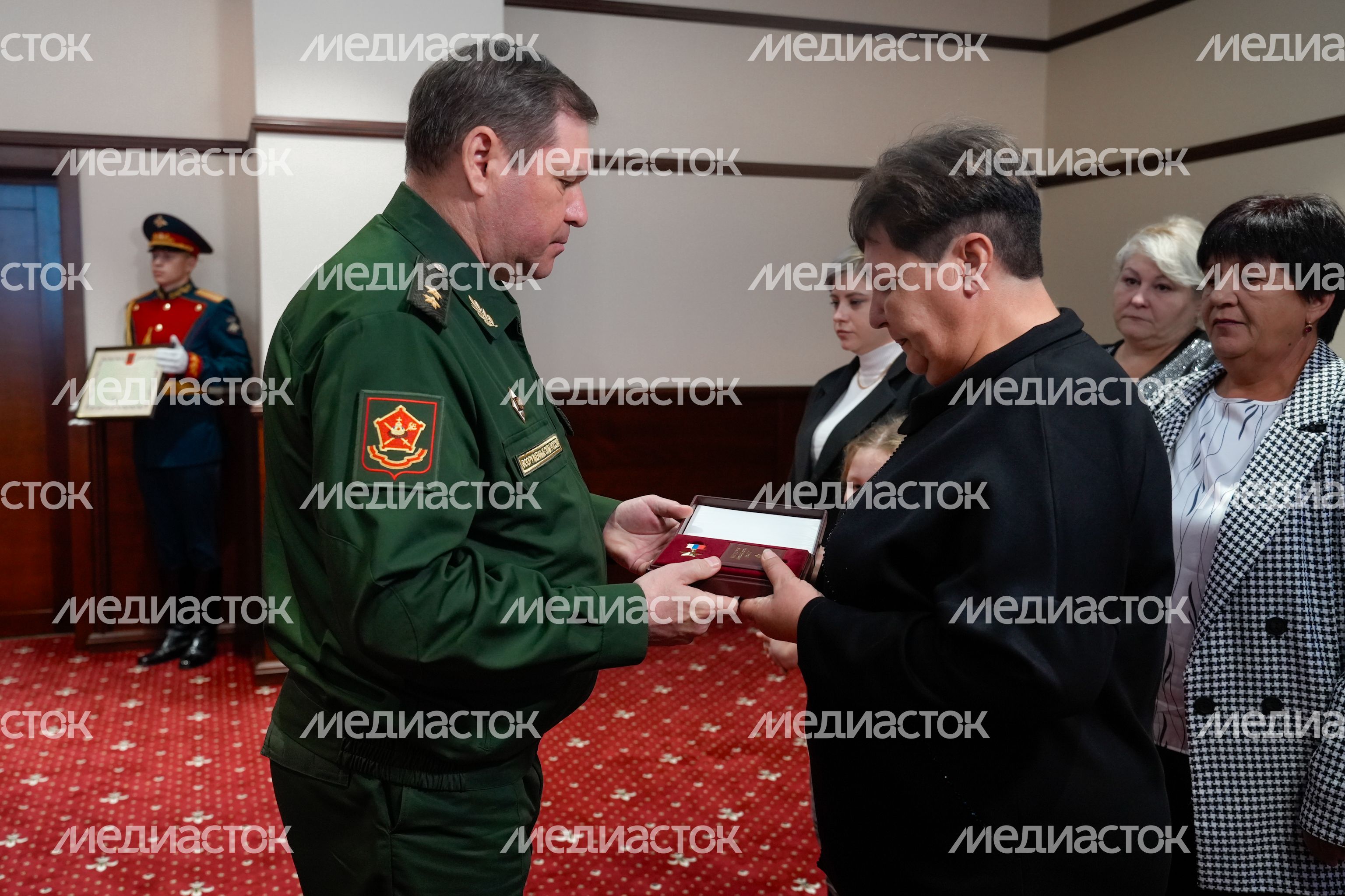 "Звезду Героя" передали семье погибшего на СВО бойца Алексея Стрижака "Звезду Героя" передали семье погибшего на СВО бойца Алексея Стрижака