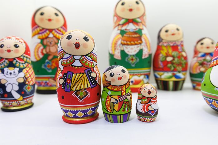 Сувенир народных промыслов Подмосковья - матрешка - на выставке-ярмарке «Ладья»