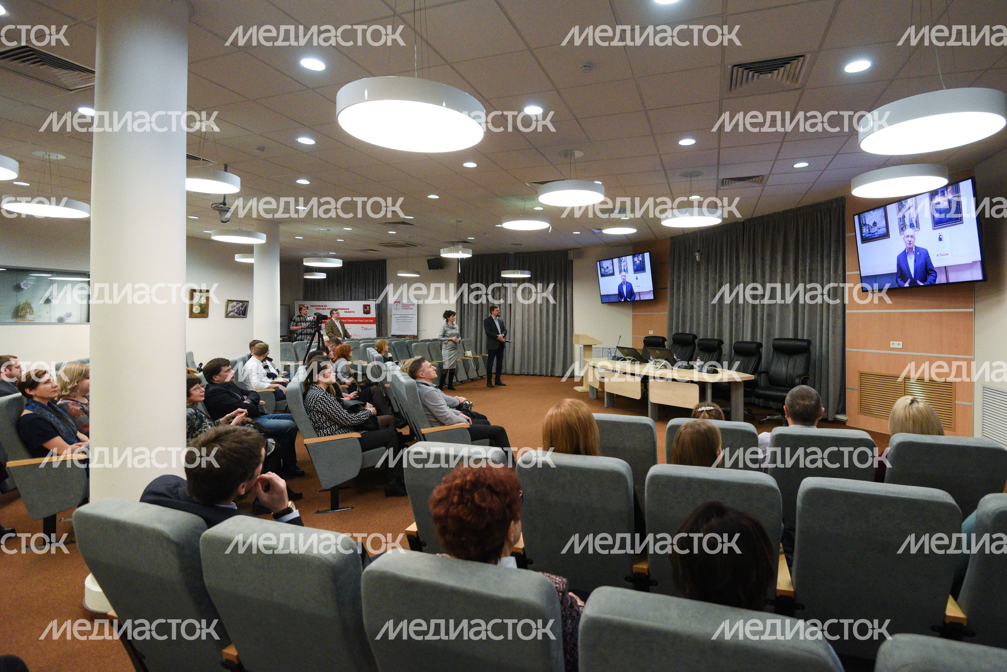 Открытие выставки «Европейские улицы» художника Ольги Шараповой в Москве