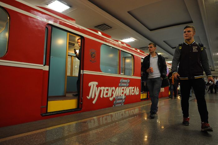Выставка ретро-вагонов в честь 80-летия Московского метрополитена