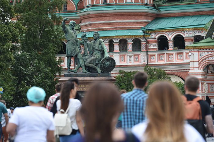 Внутри Собора Василия Блаженного: потолок‑калейдоскоп и галереи с видом на Кремль